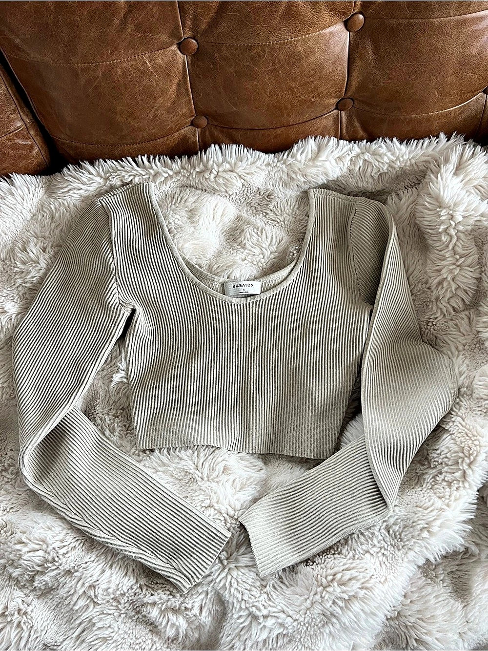 Babaton Sculpt Knit Scoopneck Longsleeve Crop Top Gray Size Small